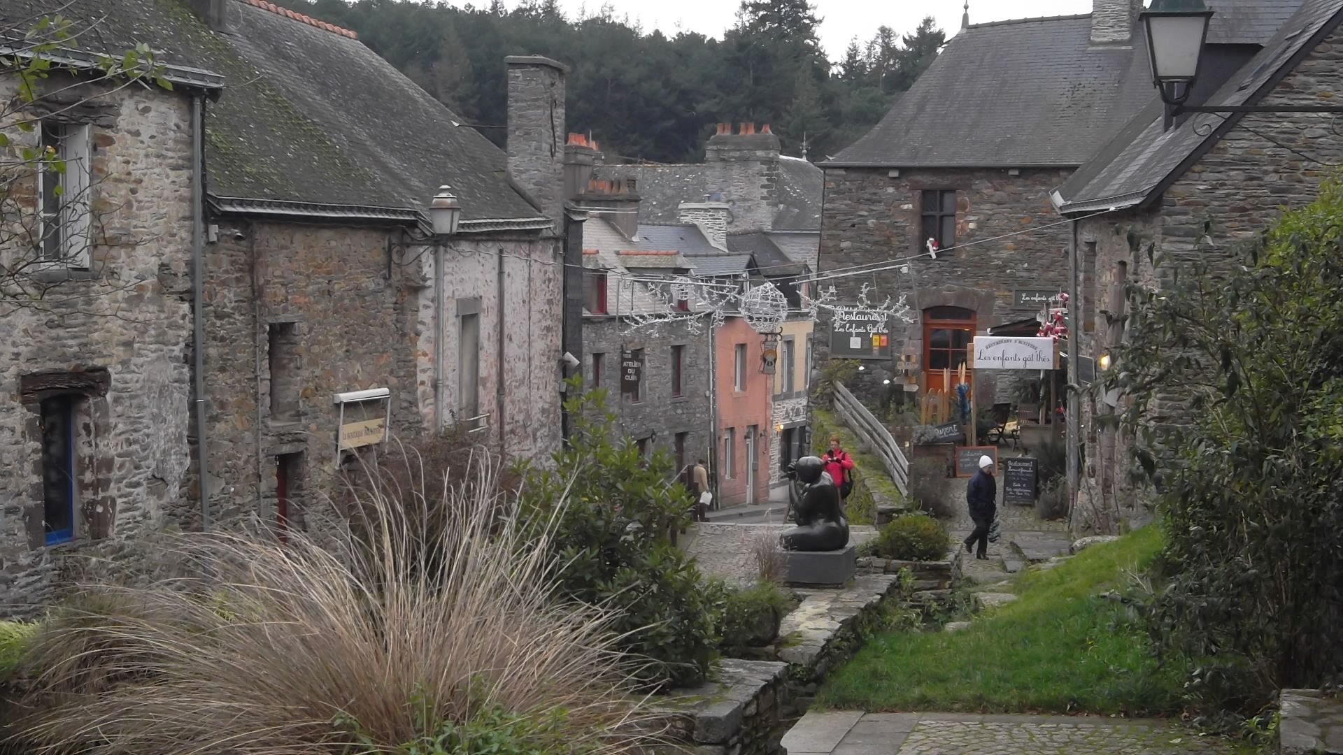 la-gacilly-rue-lafayette-les-enfants-gathes-dec12