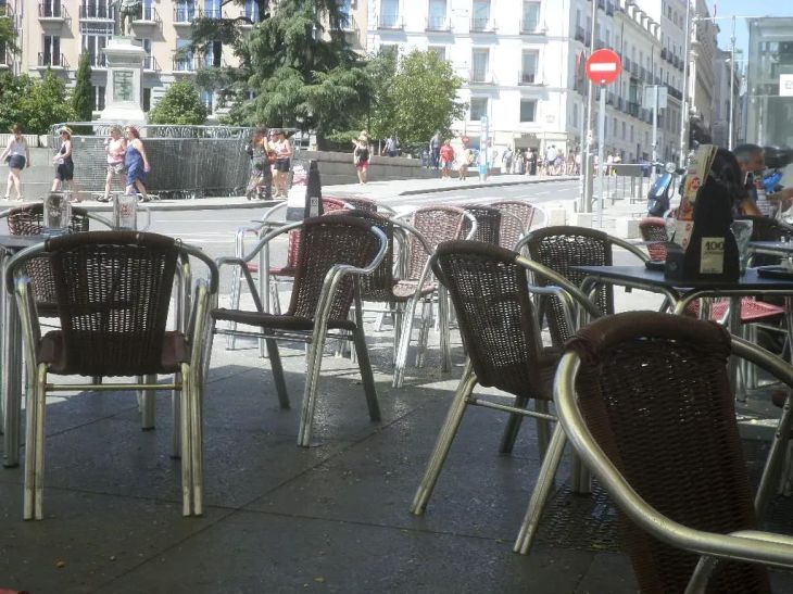 Madrid 100-montaditos-cortes-to-cervantes-statue-aug19