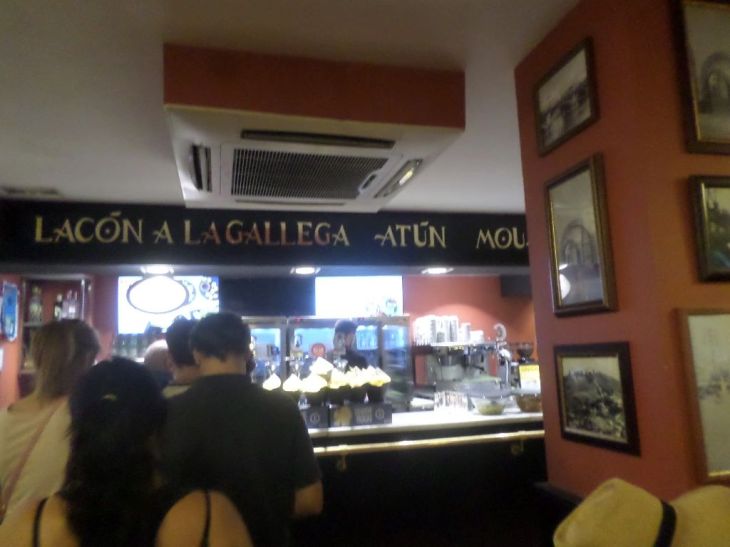 Madrid 100-montaditos-ordering-pl-de-las-cortes-aug19