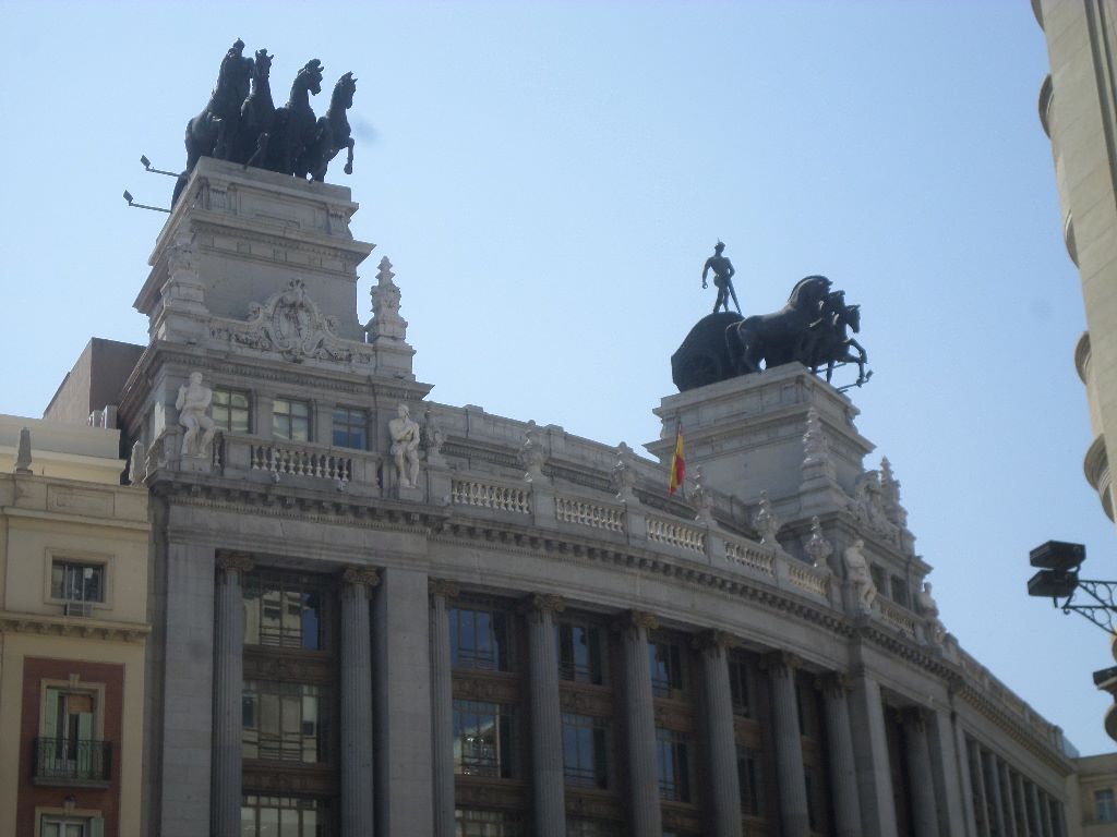 madrid calle-de-alcala-bdg-bbva-horse-aug19
