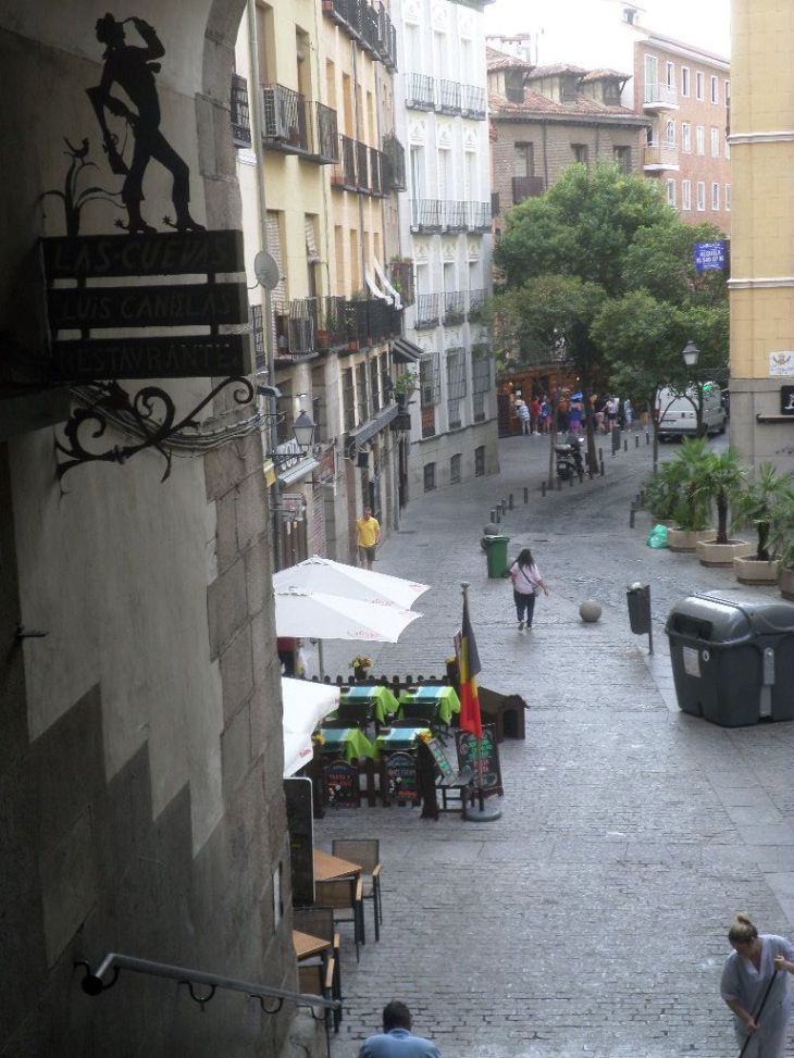 madrid calle-de-cuchilleros-luis-candela-aug19