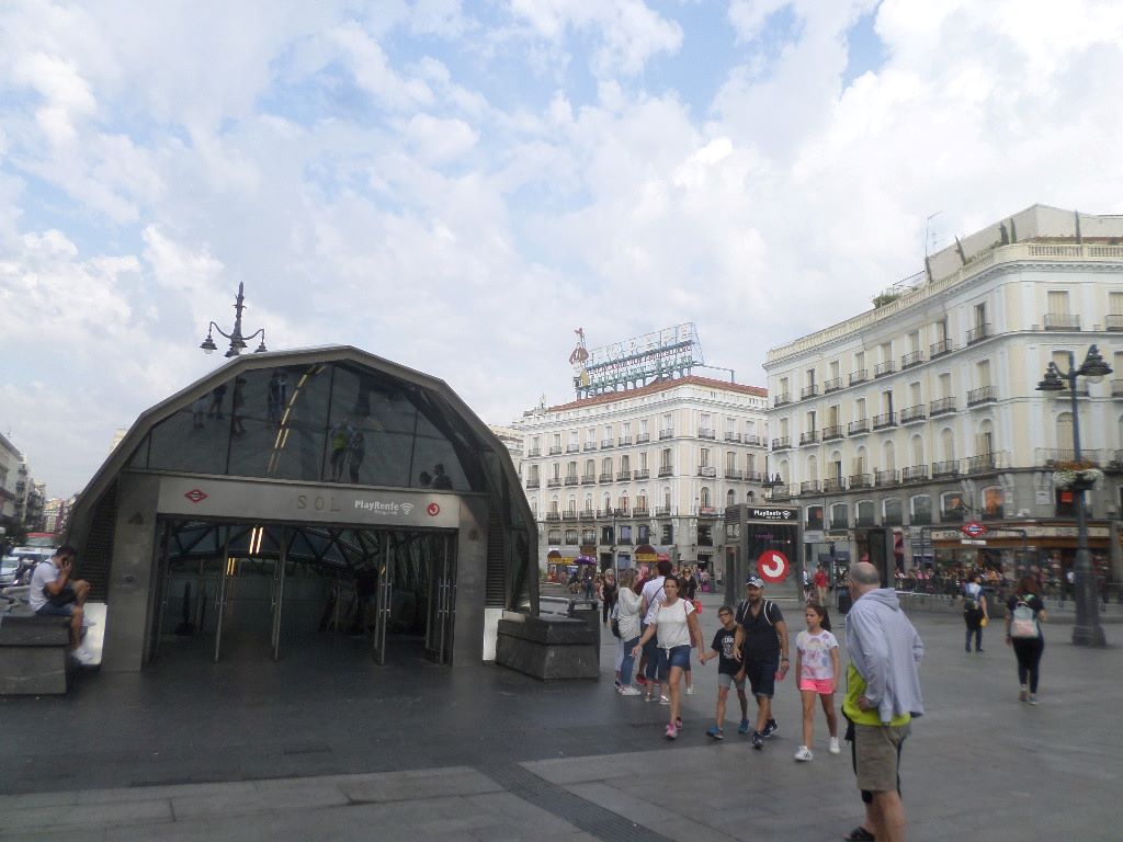 madrid puerta-del-sol-metro-and-tio-pepe-aug19