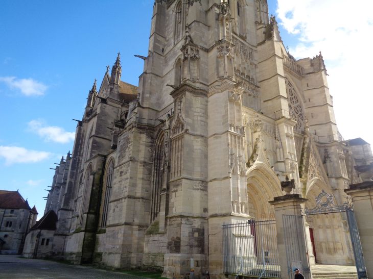 Meaux cathedral st etienne back side nov23