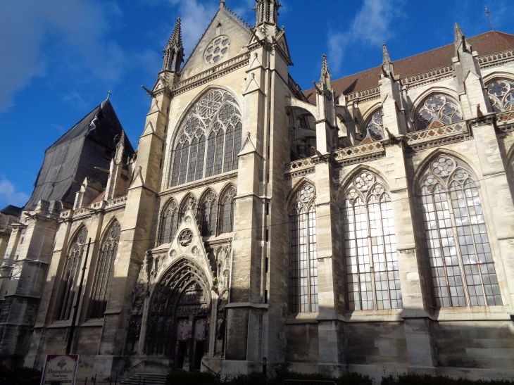 Meaux cathedral st etienne front nov23
