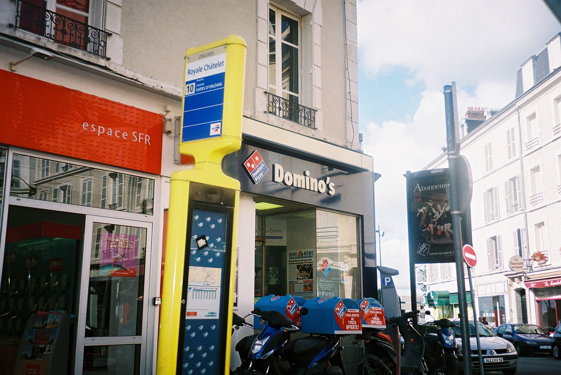 Orleans dominos pizza pl du Châtelet aug07