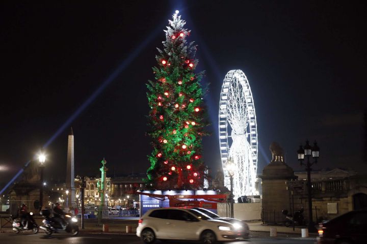 Paris pl de la concorde christmas grande roue et obelisk dec12