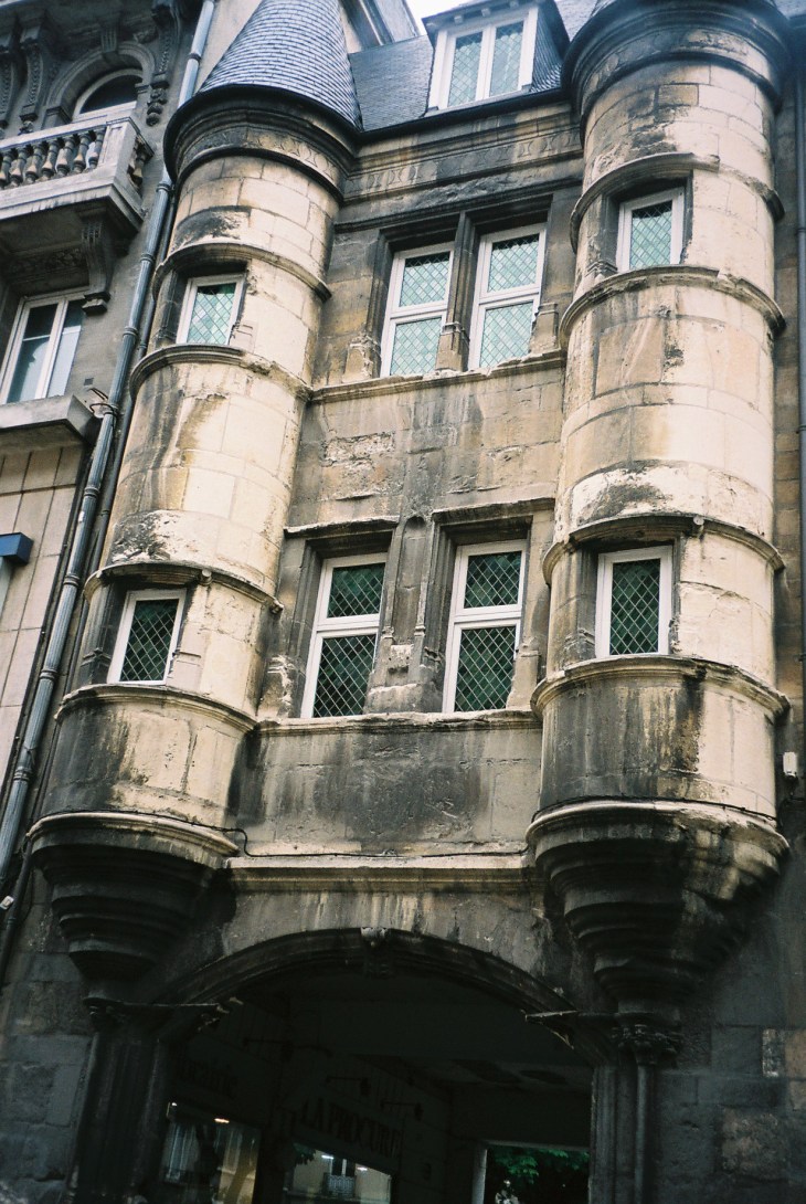 Reims Porte de la cour du chapitre rue carnot 2007