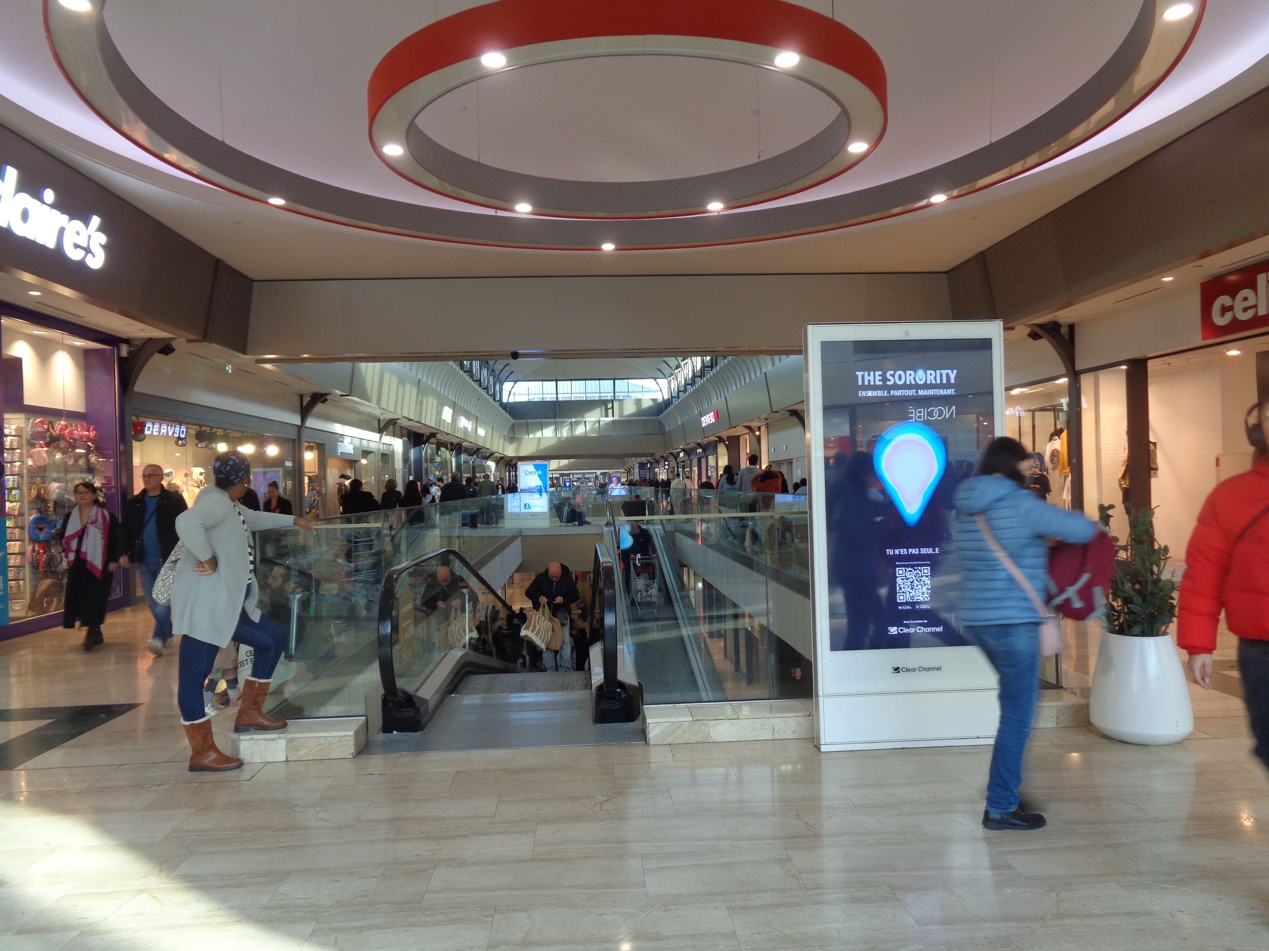 Val d'Europe shopping mall inside 1 nov23