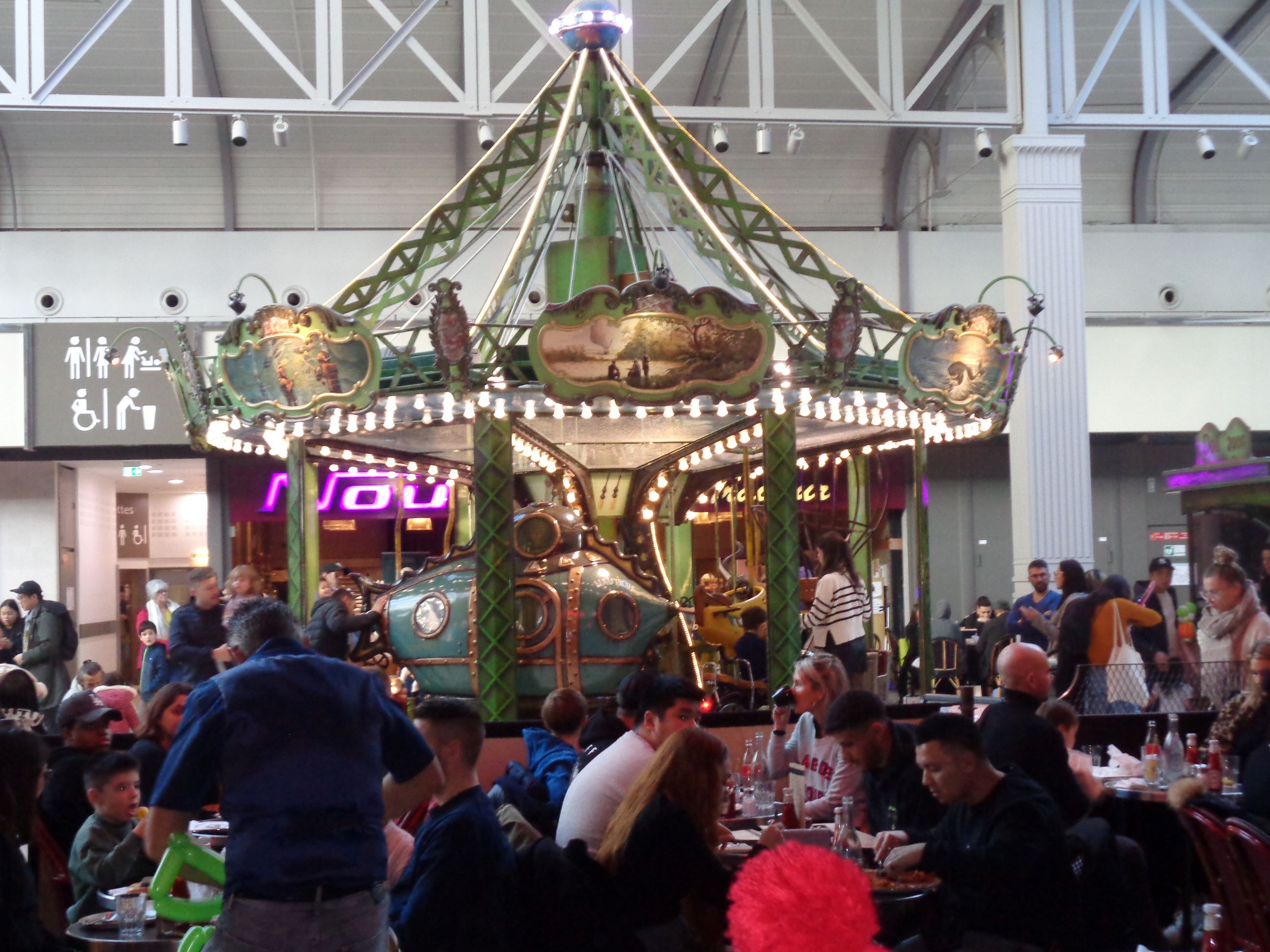 Val d'Europe shopping mall inside 4 carrousel nov23