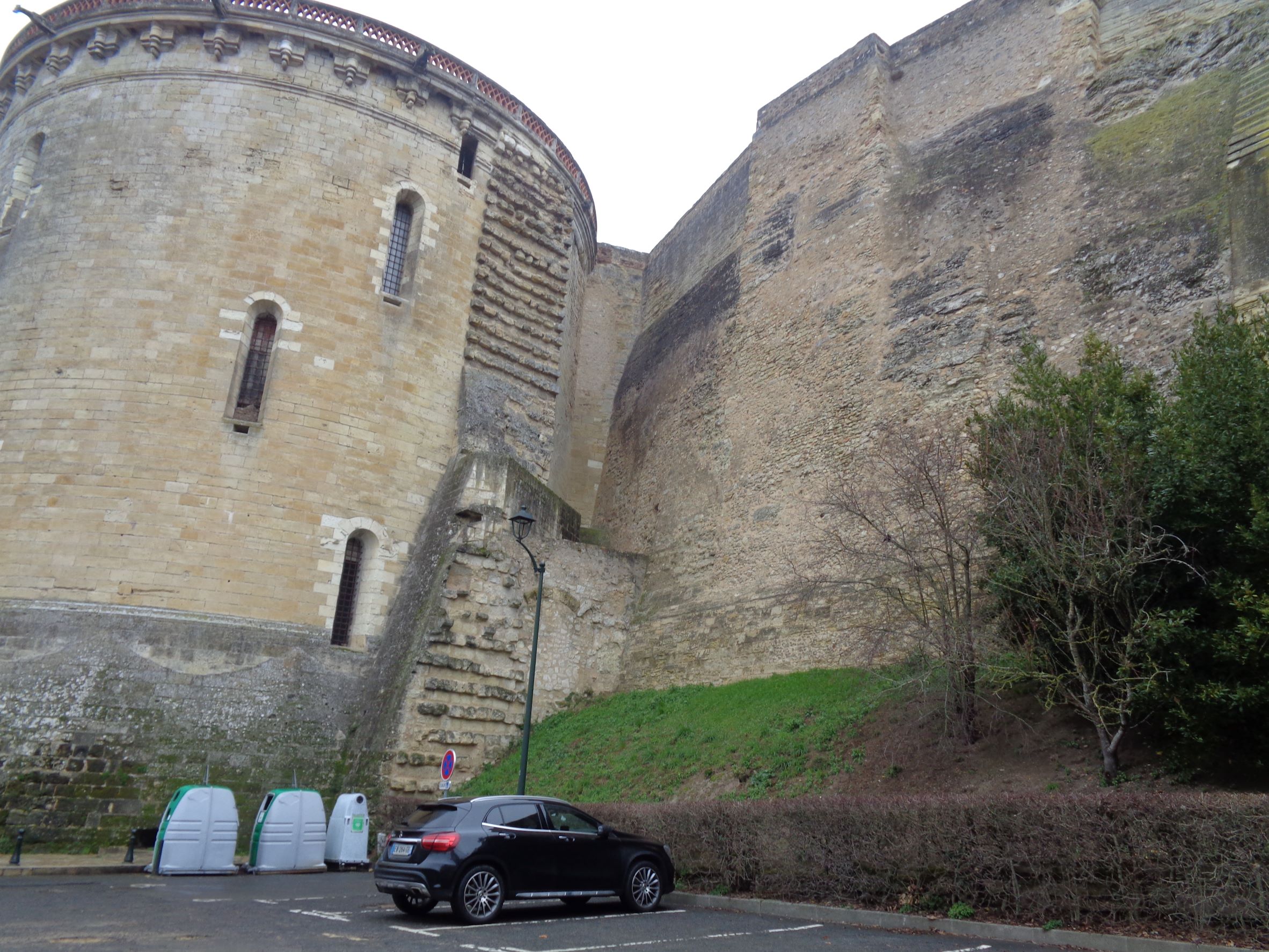 Amboise castle Tour Heurtault back side parking jan22