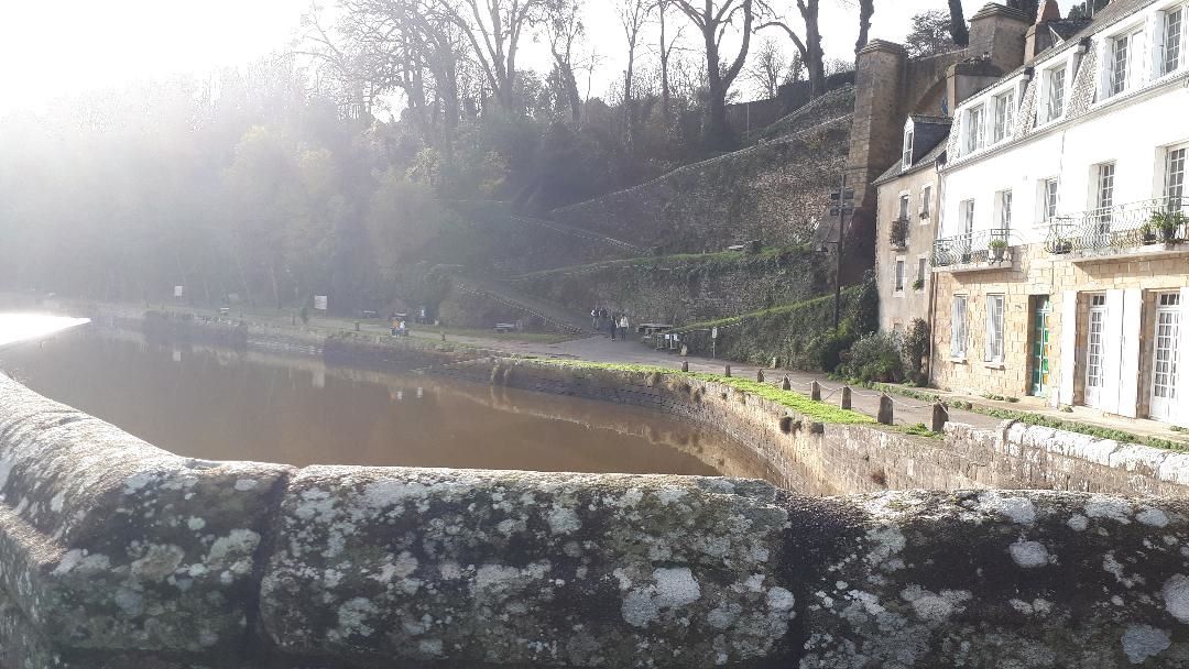 Auray St Goustan old castle ramparts auray river dec23