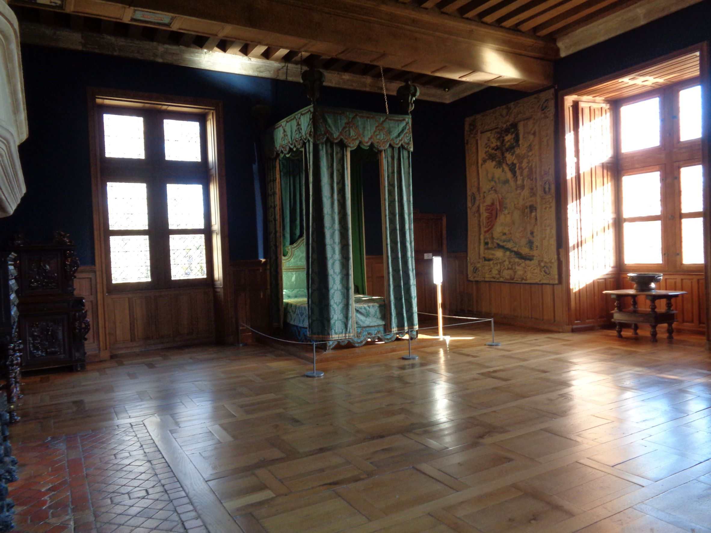 Azay le Rideau castle bedroom kings wide jan22