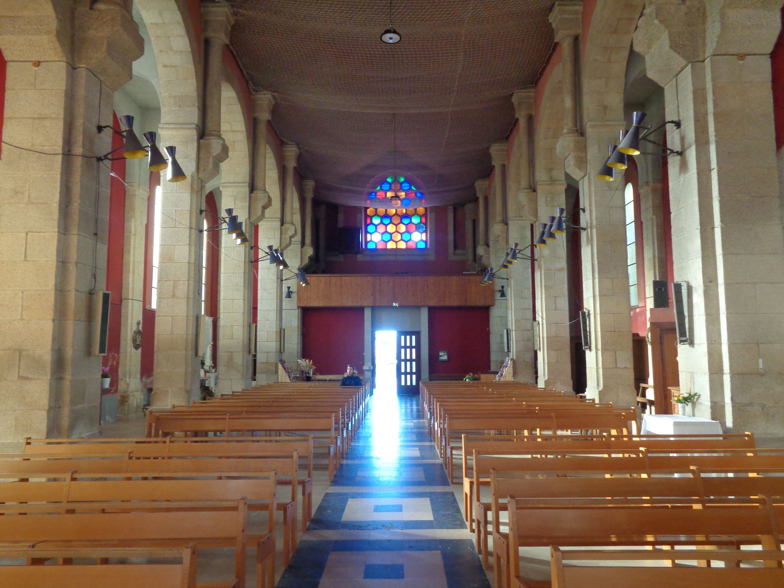 Lanester ch Saint Joseph du Plessis altar to nave back dec23