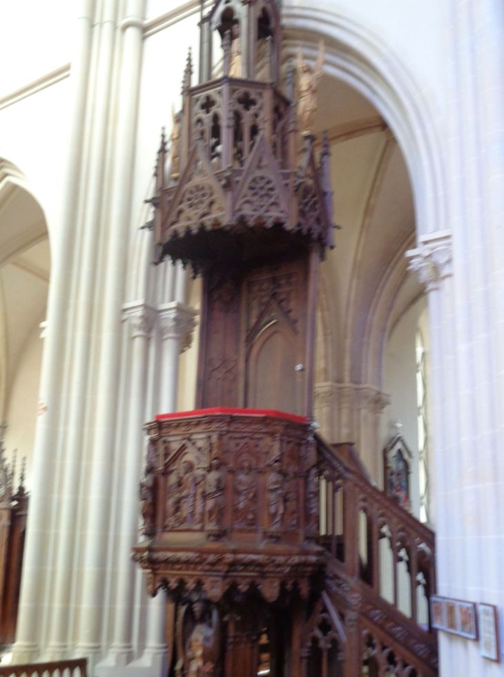Languidic ch Saint Pierre pulpit sep22
