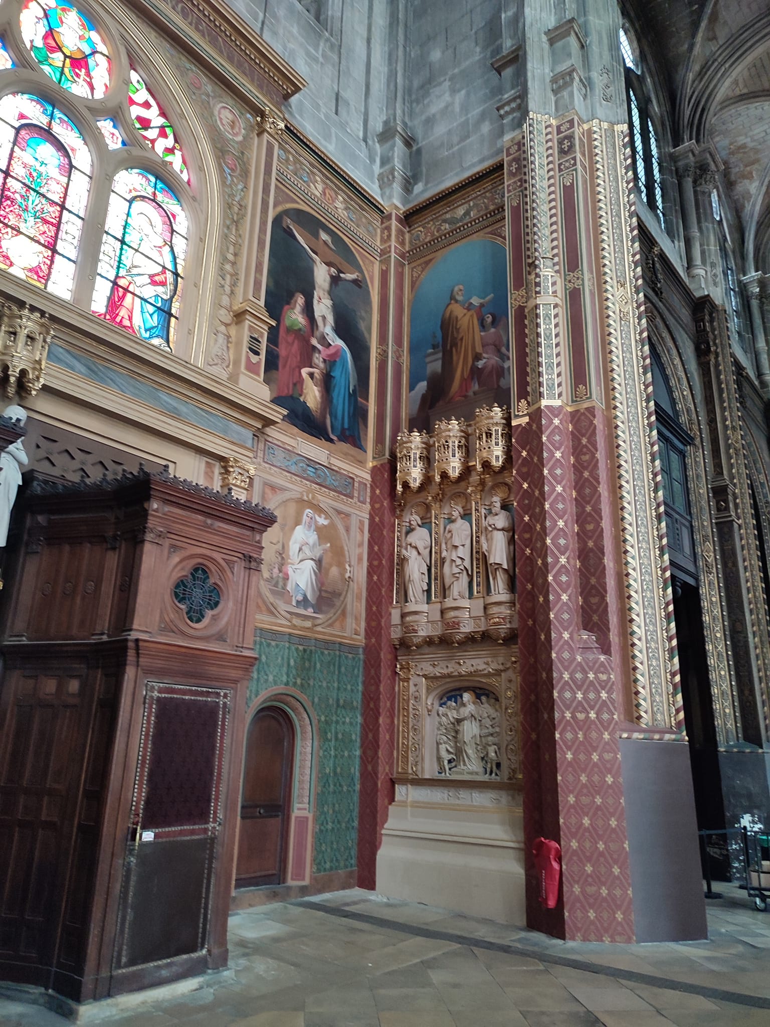 Paris ch St Eustache chapel side dec21