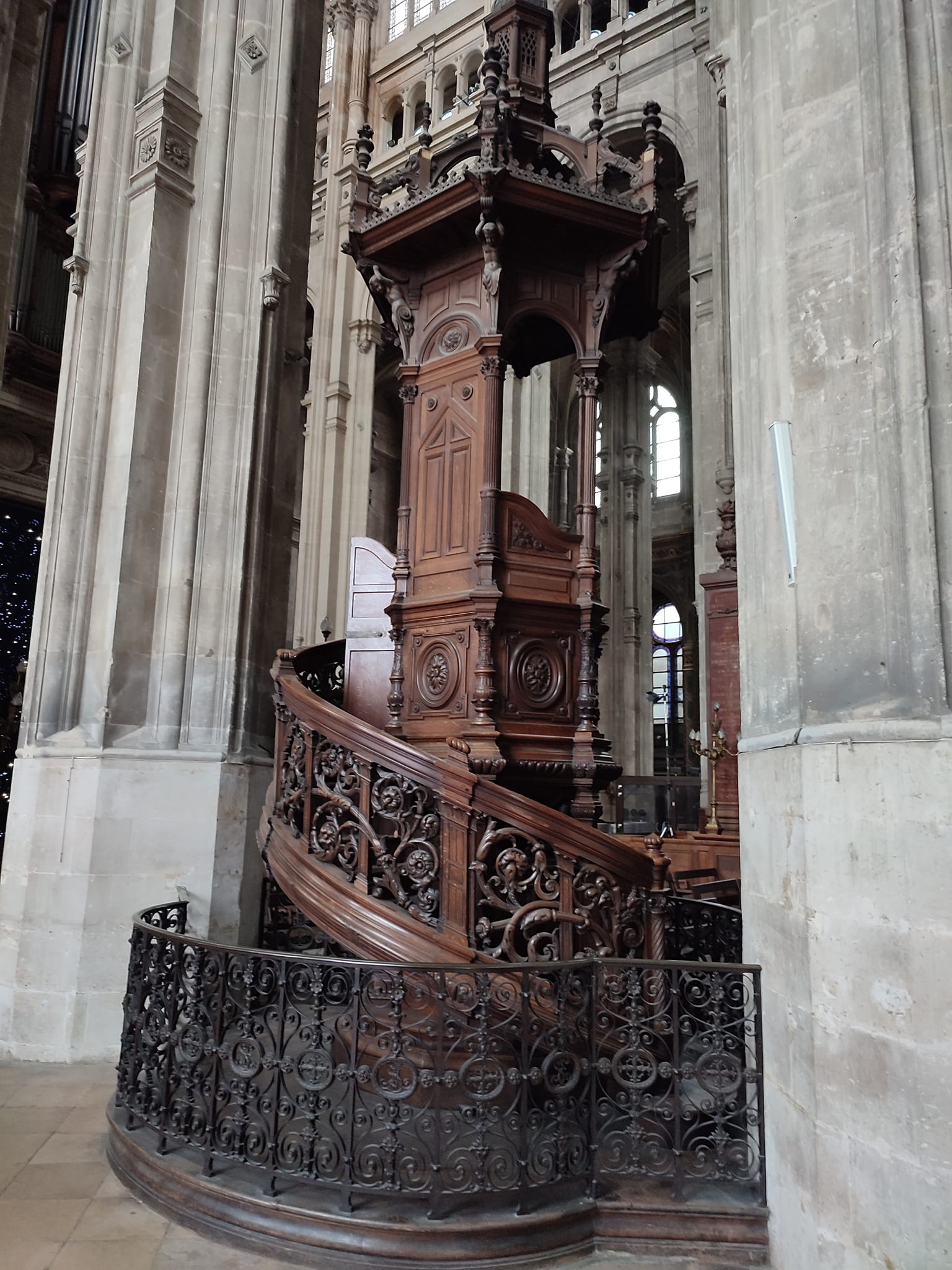 Paris ch St Eustache pulpit dec21