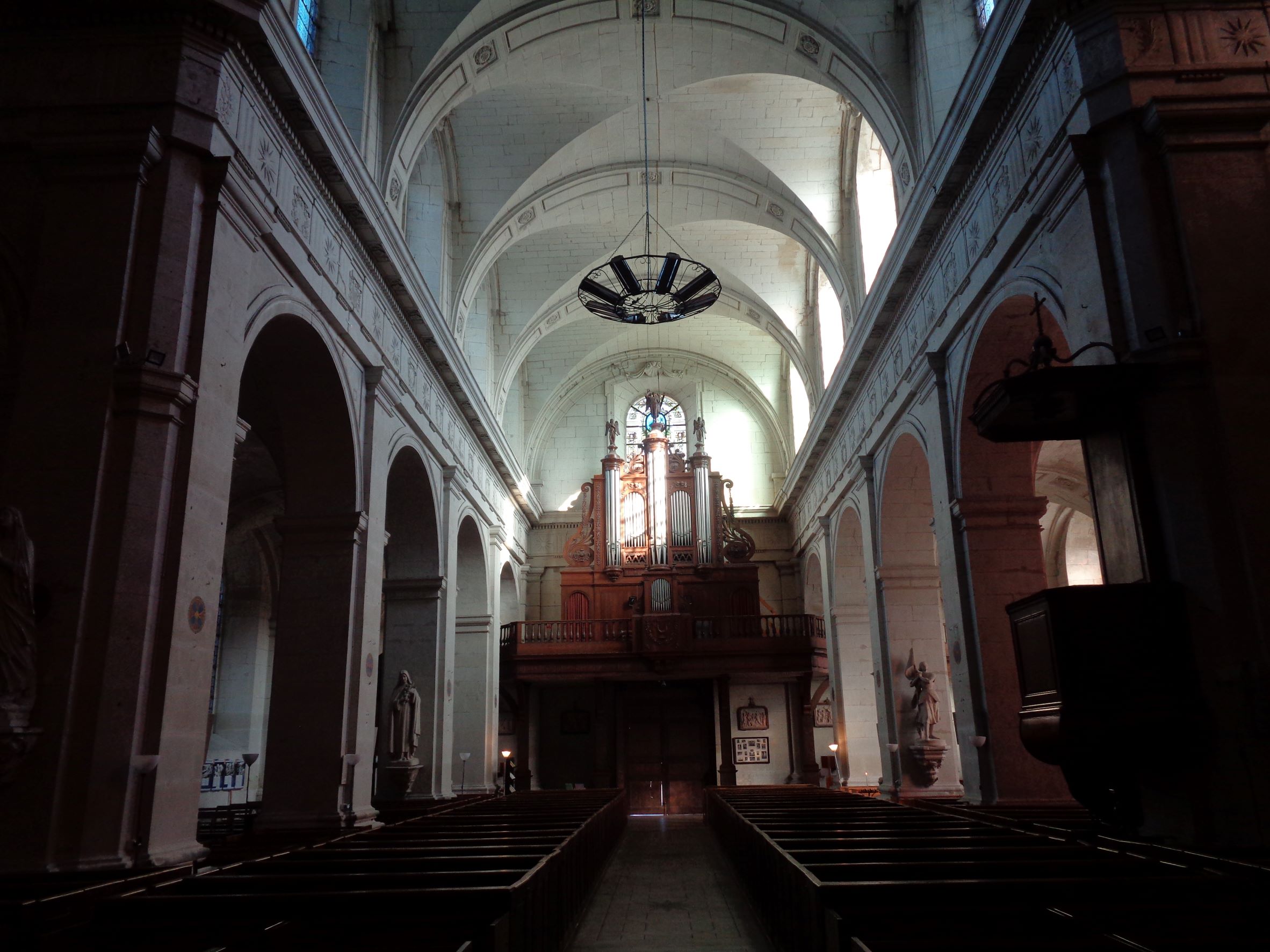 Richelieu ch Notre Dame altar to organ feb22