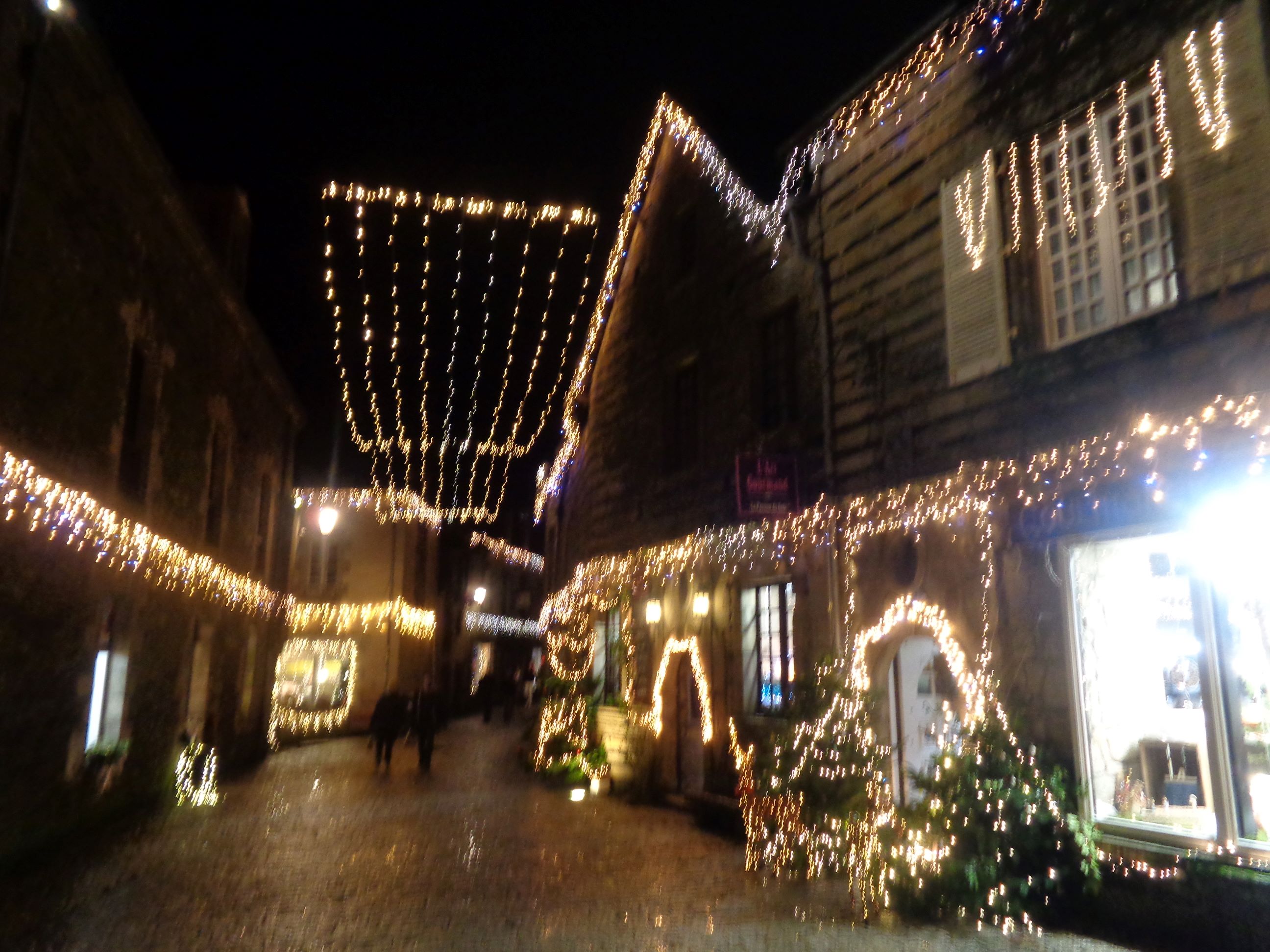 Rochefort en terre Christmas rue st michel dec23