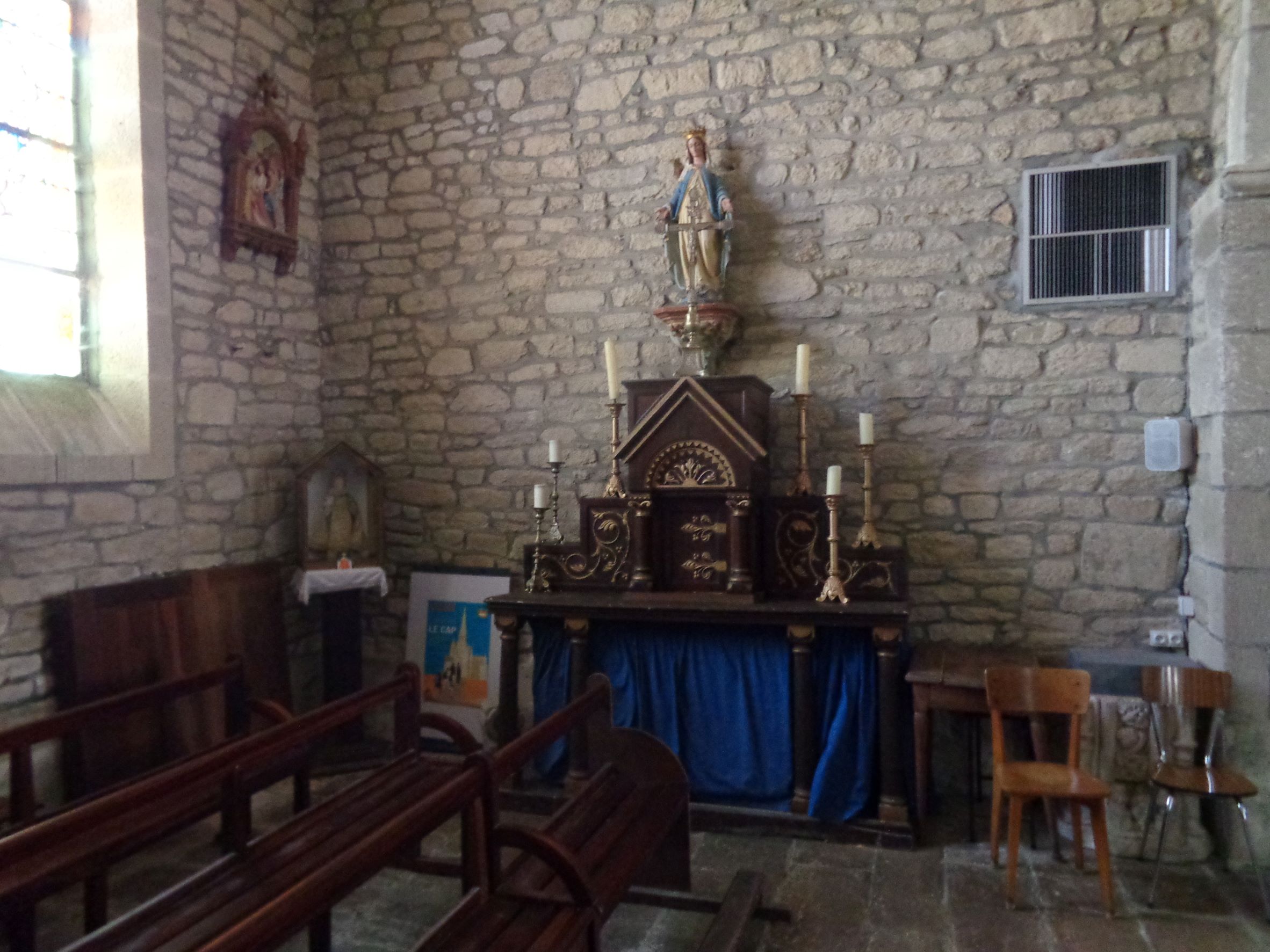 Treffléan ch Saint Léon chapel Virgin ND aug22