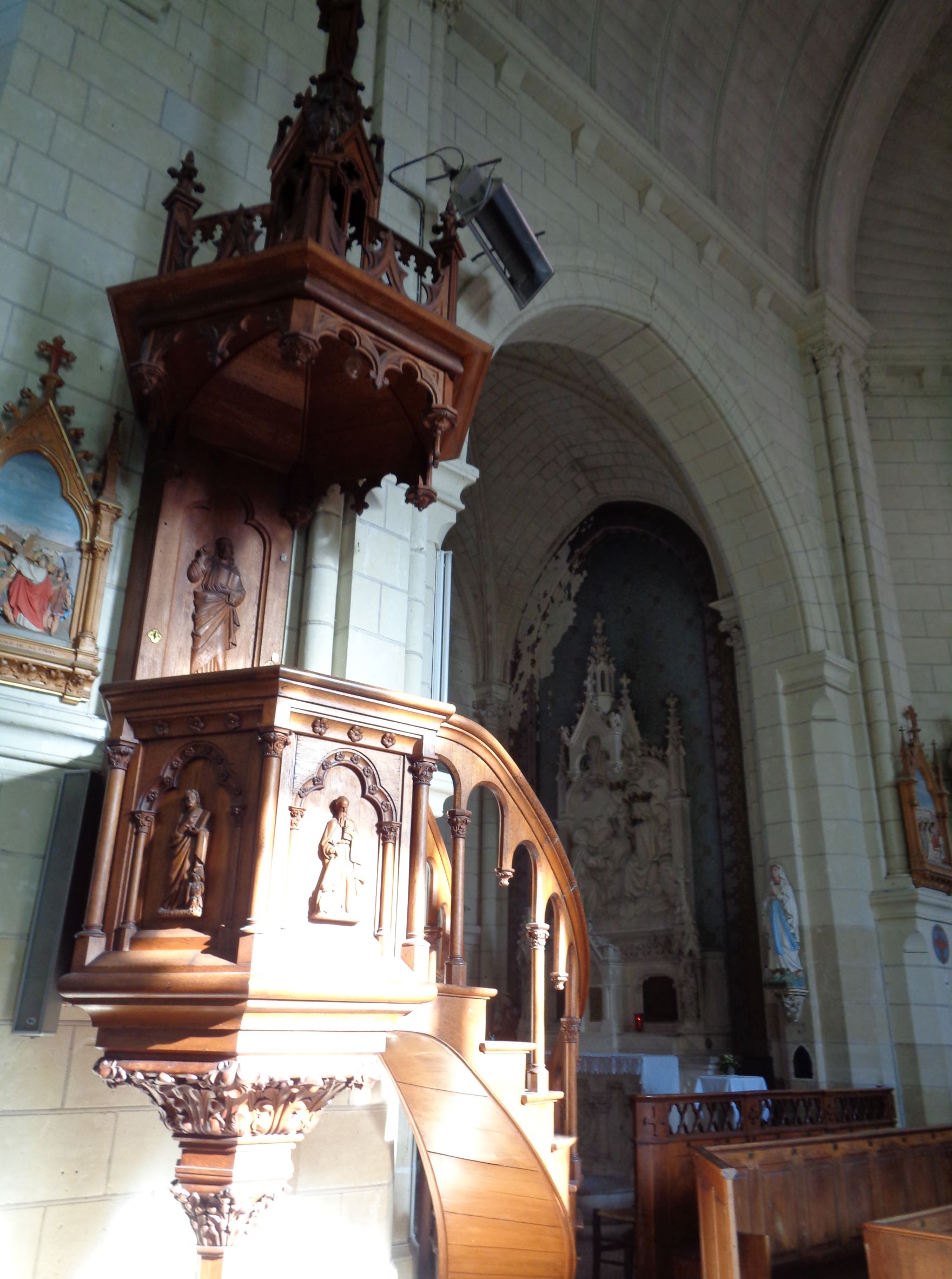 Usse ch ND de la trinité pulpit et chapel feb22