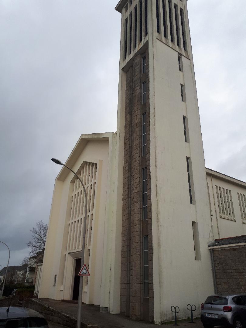 Vannes ch Saint Pie X front belltower dec23