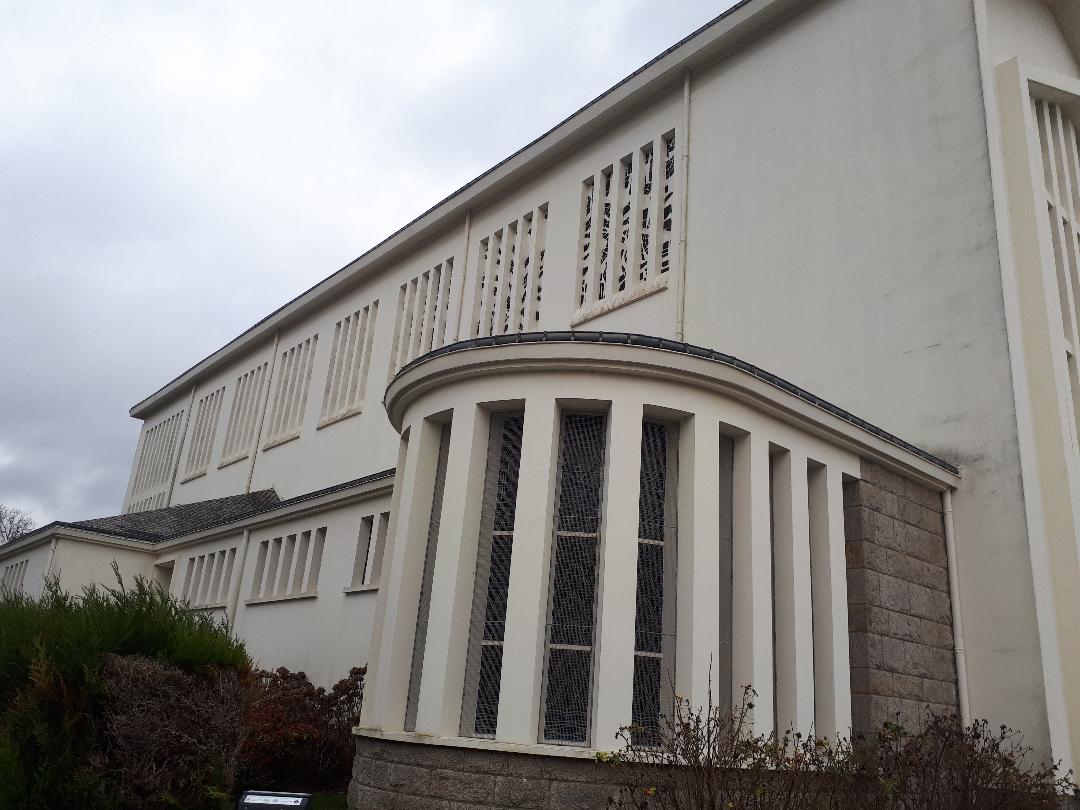 Vannes ch Saint Pie X side back dec23