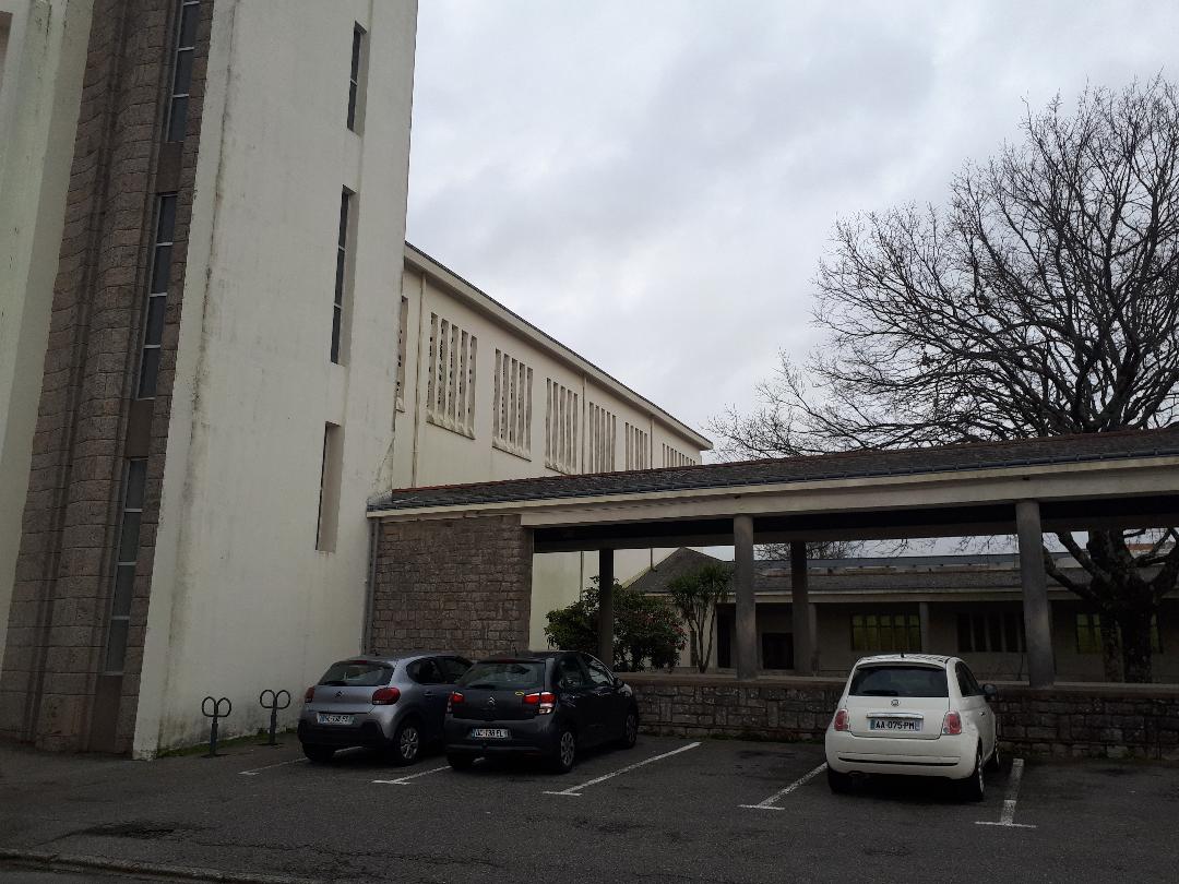 Vannes ch Saint Pie X side right dec23