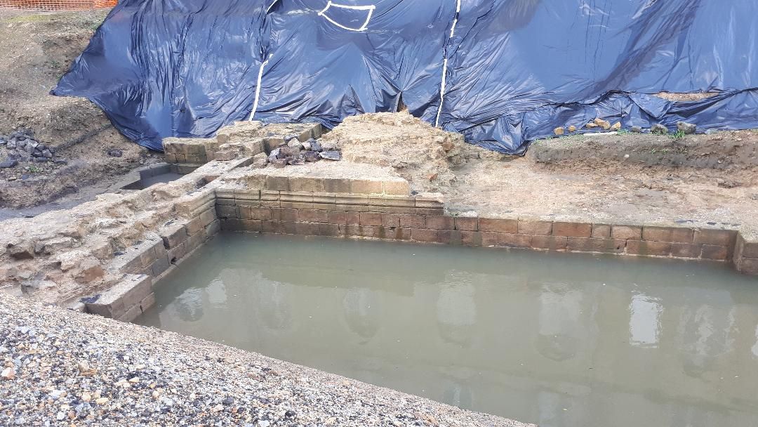 Vannes chateau de l'Hermine archeo search left dec23