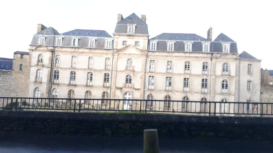 Vannes chateau de l'Hermine front dec23