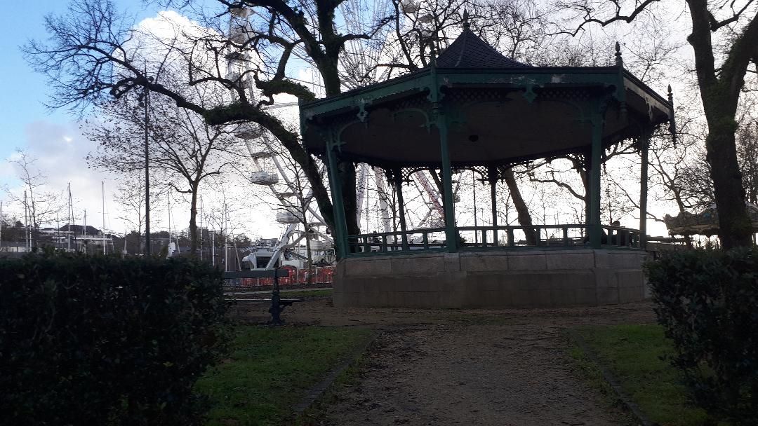 Vannes le port kiosque de musique dec23