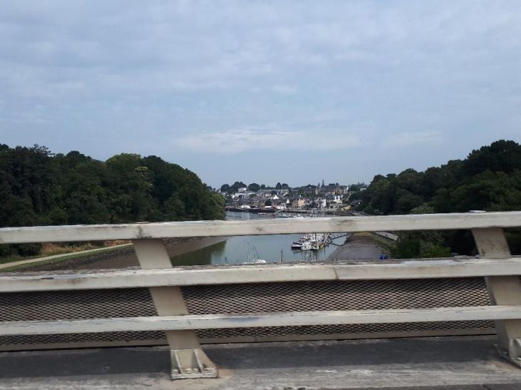 Auray Pont de Kerplouz N165 bridge to St Goustan below jun23