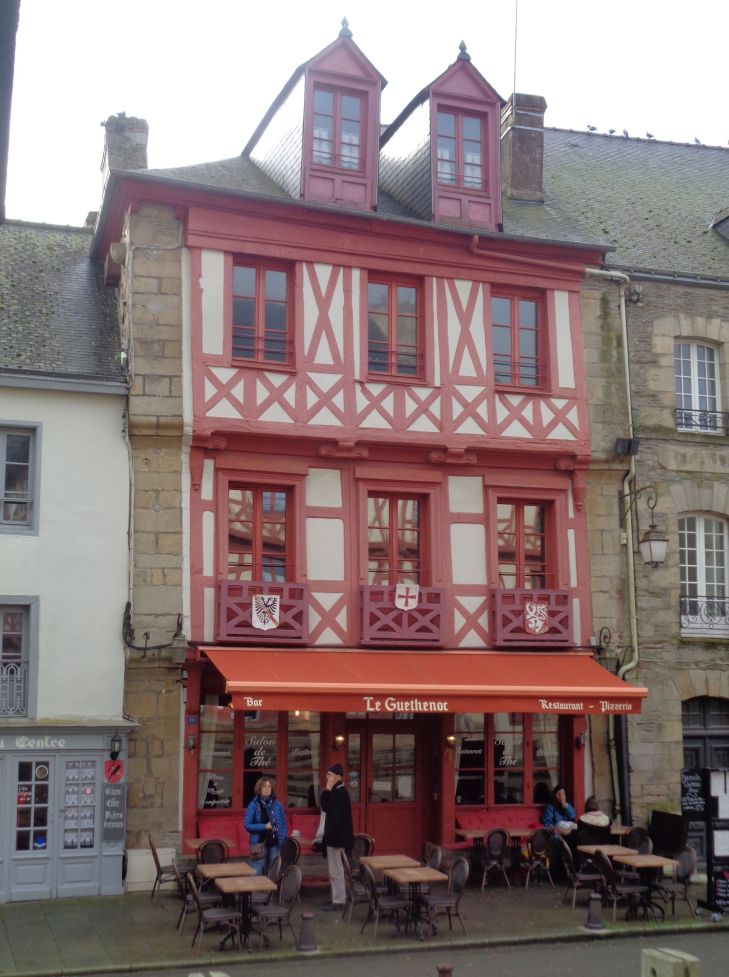 Josselin Le Guethenoc resto front pl Notre Dame front jan24