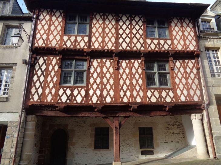 Josselin maison des porches rue olivier de clisson jan24