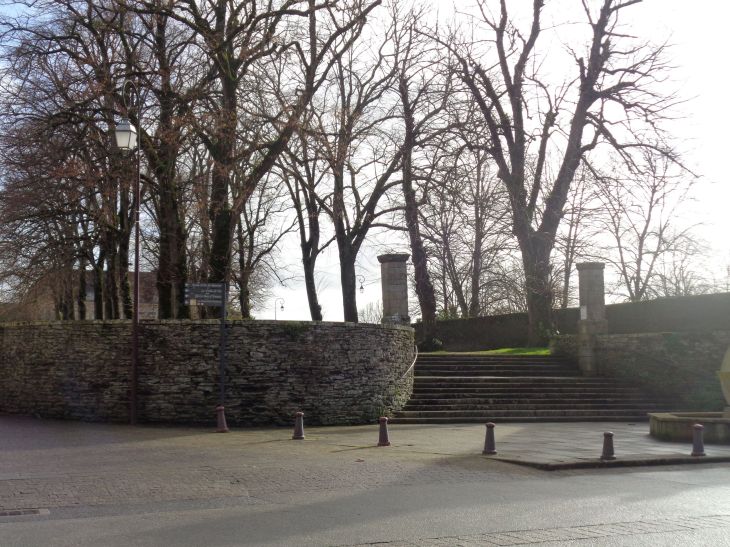 Josselin park memorial by rue Lucien Briend jan24