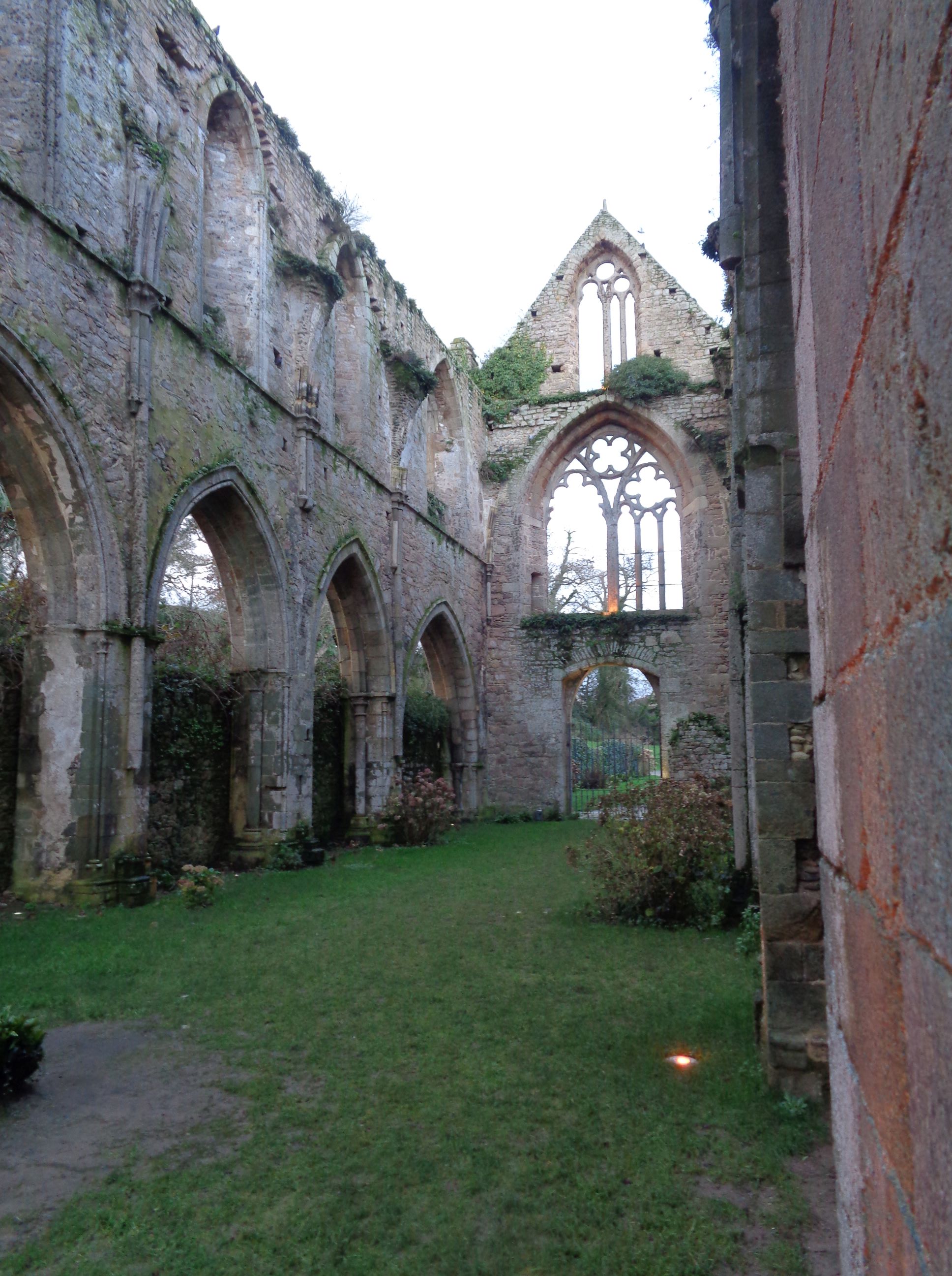 Paimpol Abbaye de Beauport abbey church inside jan24
