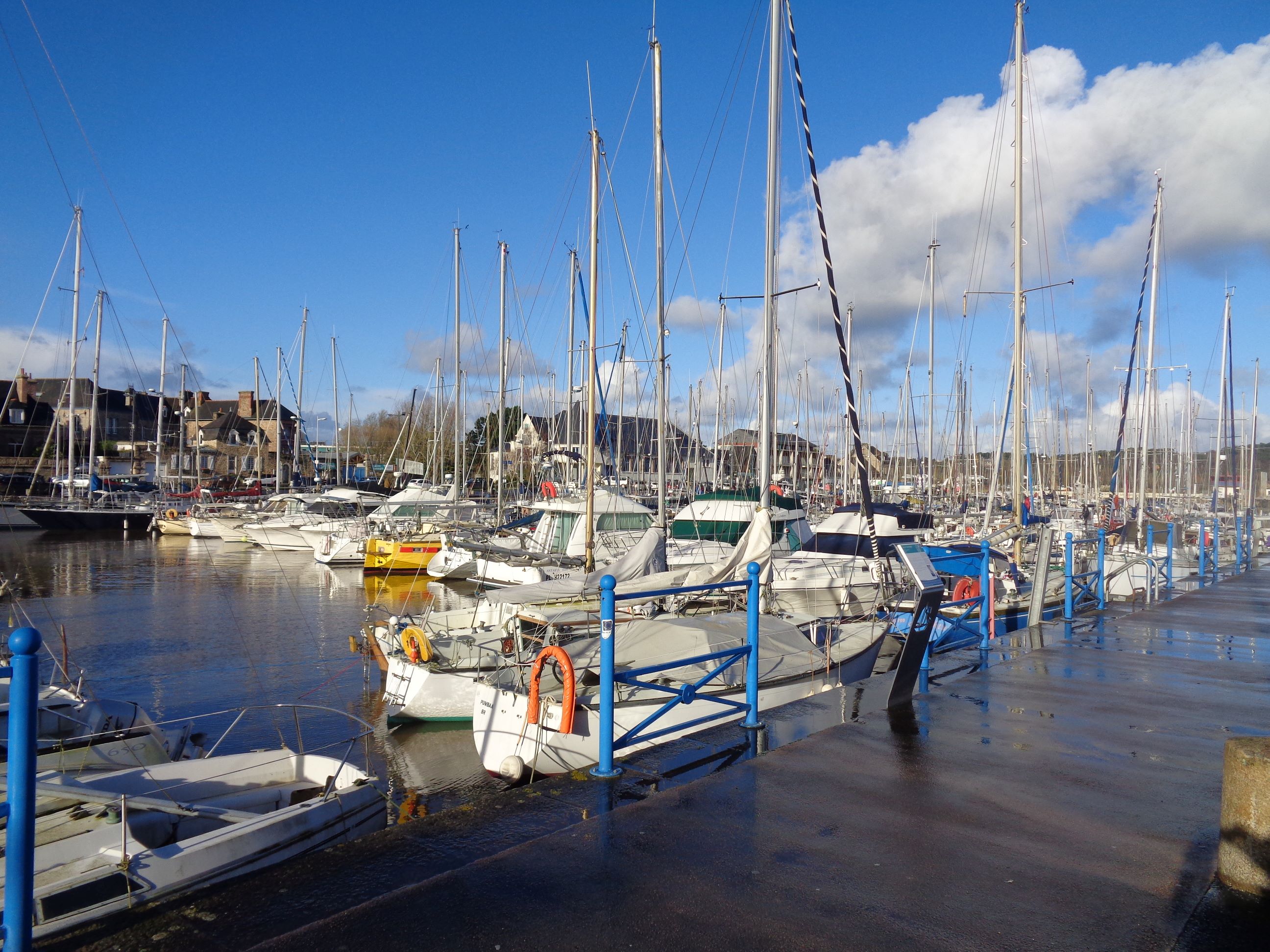 Paimpol quai Duguay Trouin port jan24