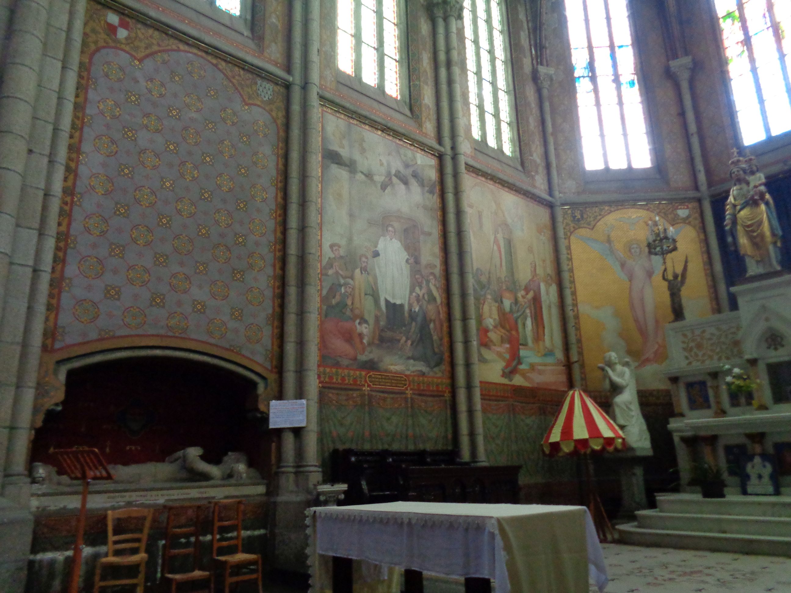 Quintin Basilica of Notre Dame de Délivrance altar left side jan24