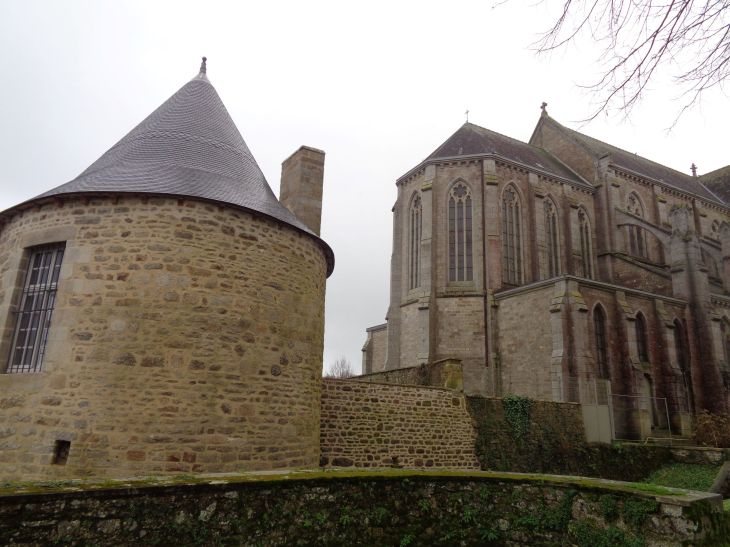 Quintin Basilica of Notre Dame de Délivrance side left back round tower jan24