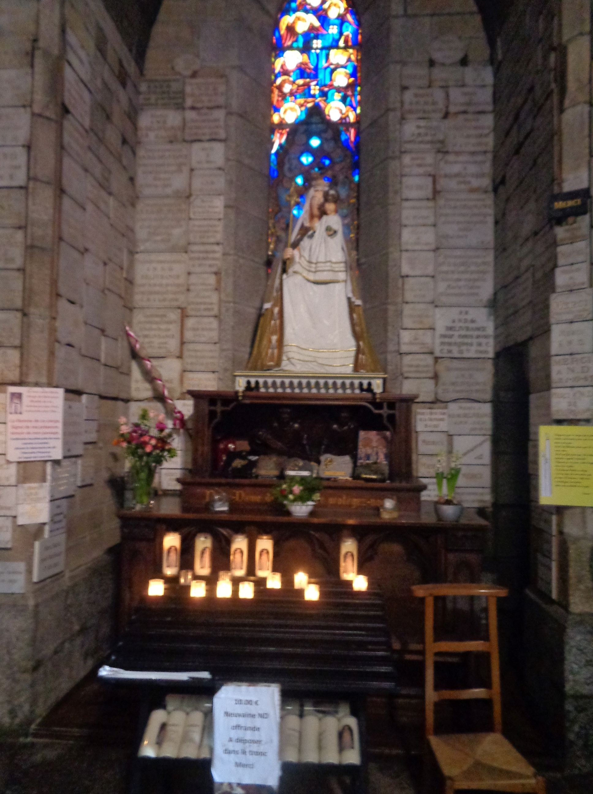 Quintin Basilica of Notre Dame de Délivrance virgin et child entr right welcome jan24