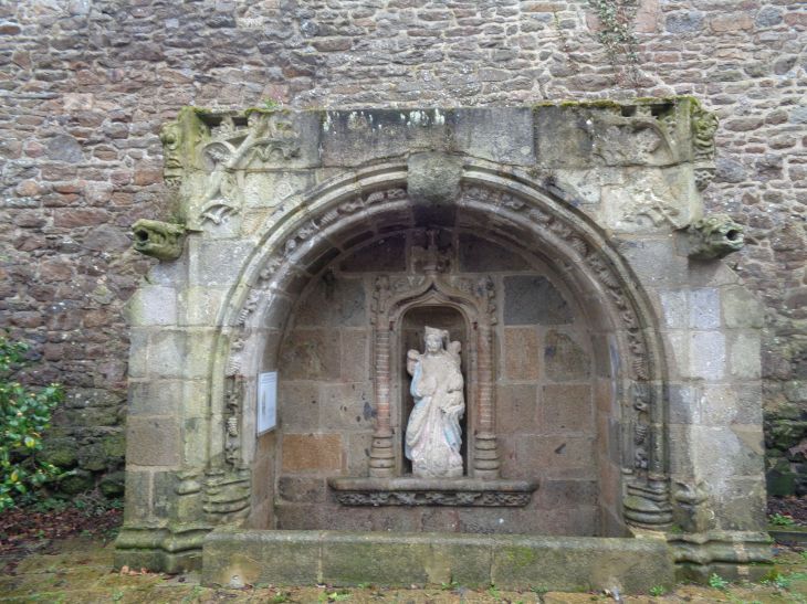 Quintin fontaine Notre Dame d'entree les Portes jan24