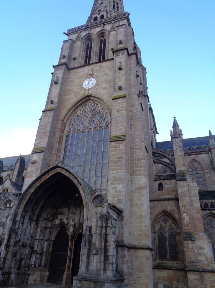 Treguier Cat Saint Tugdual front entr jan24