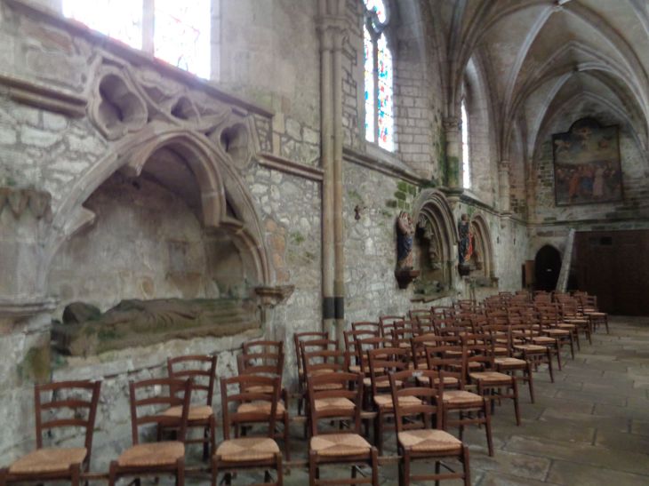 Treguier Cat Saint Tugdual side tombs niches jan24