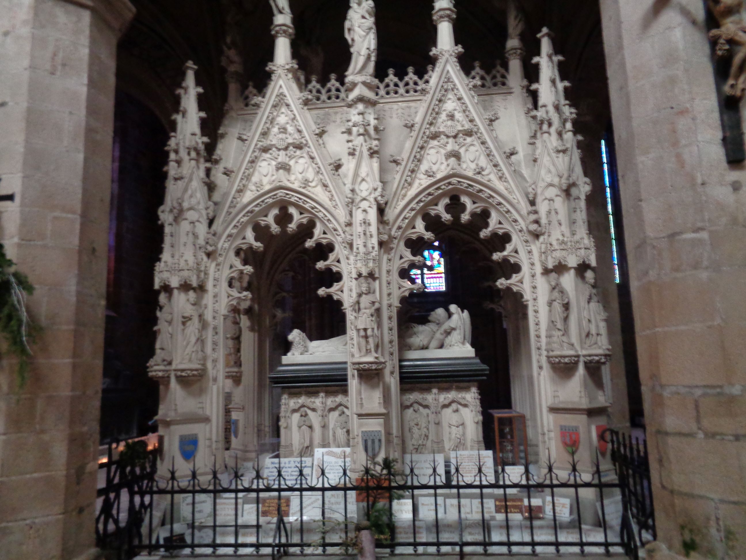 Treguier Cat Saint Tugdual tomb st yves and duke jean V front jan24