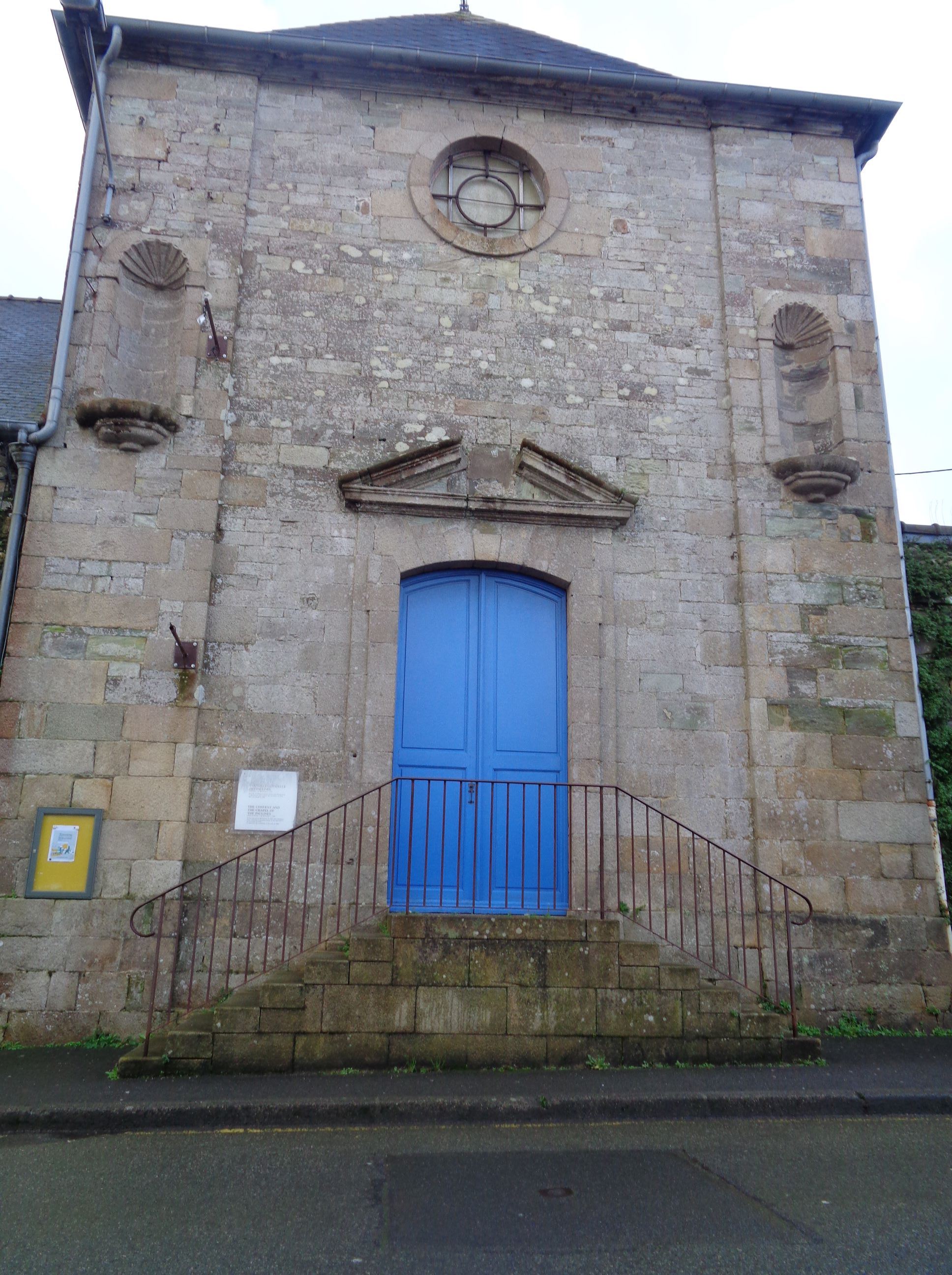 Treguier Chapelle des Paulines front jan24