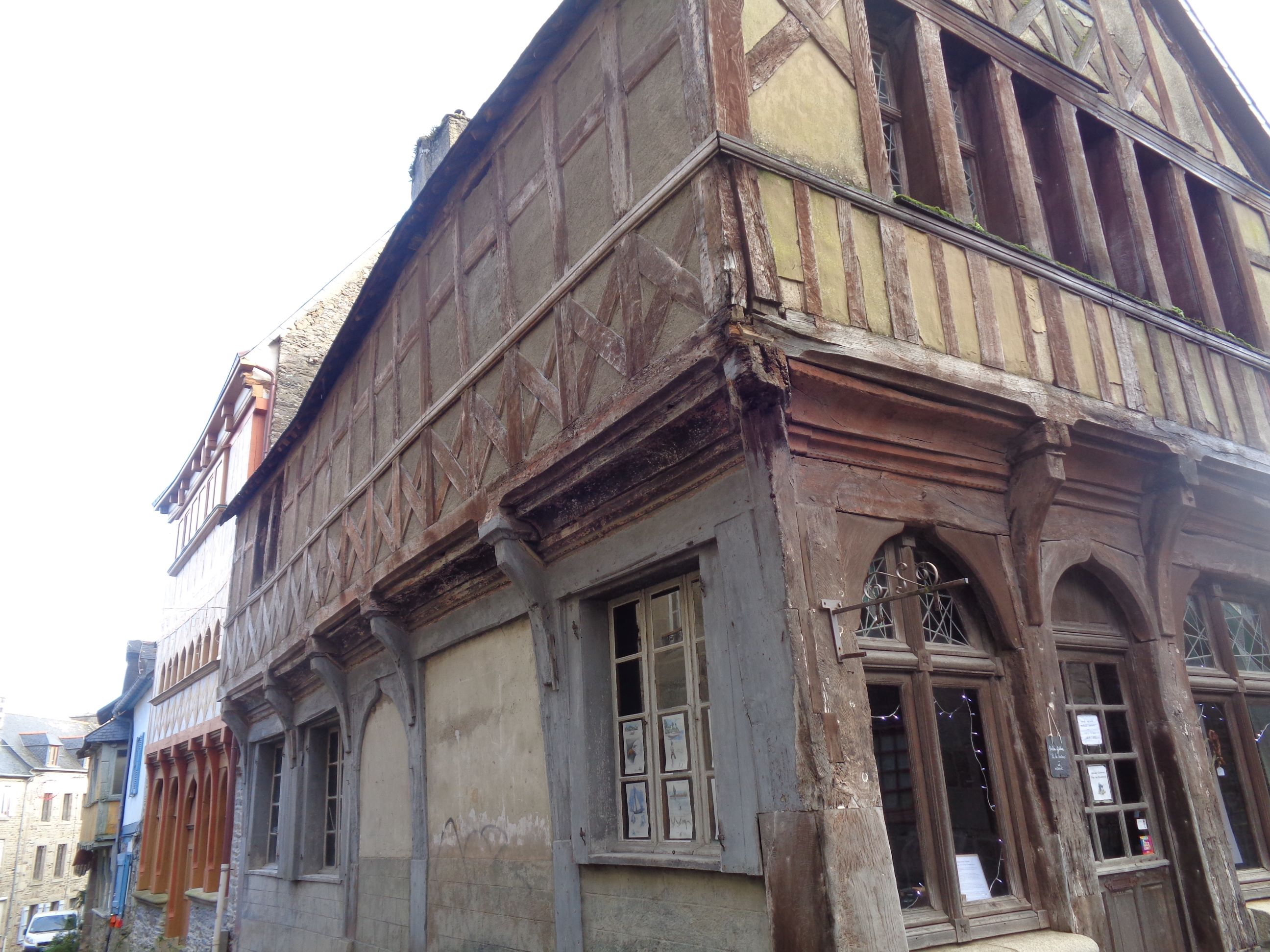 Treguier Rue Renan wooden house jan24