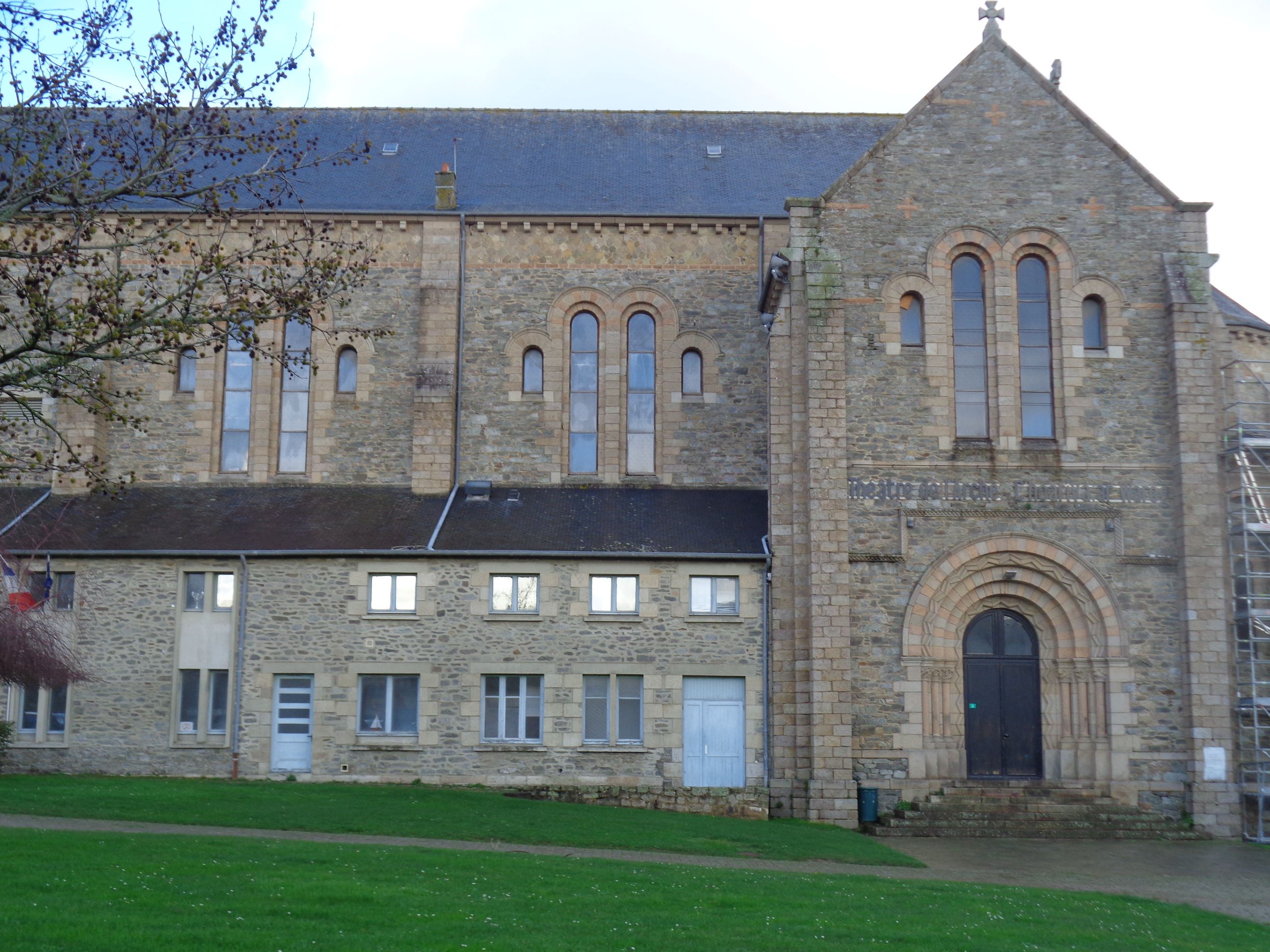 Treguier Theatre de l'Arche front jan24