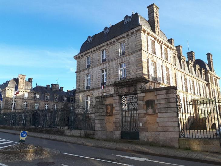 Vannes prefecture main entr jan24