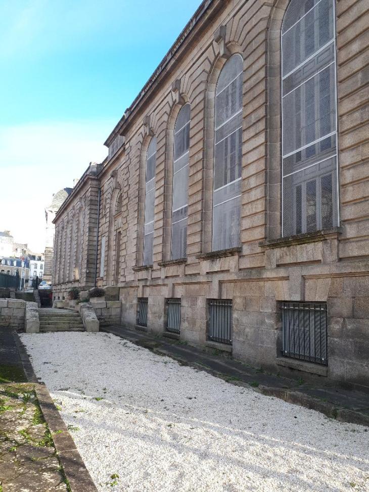 Vannes prefecture side front jan24