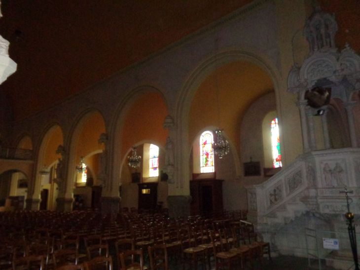 Bain de Bretagne ch Saint Martin rue du pavé wall left et pulpit feb24