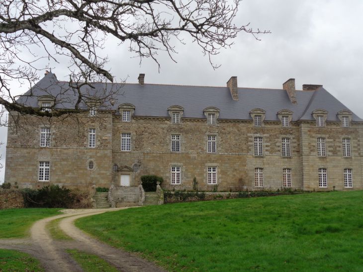 Caulnes Guitté Chateau Couëlan front full feb24